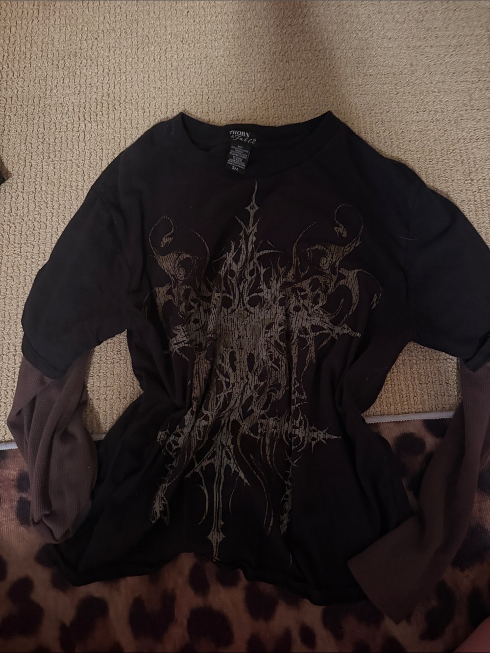 Hot Topic Black Long-Sleeve Layered Graphic Tee with Brown Sleeves